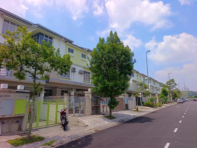 Townhouse for rent in Petaling, Subang Jaya