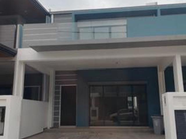 Terraced House for sale in Malaka