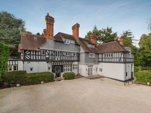 Apartment for rent in Heol-las, Surrey