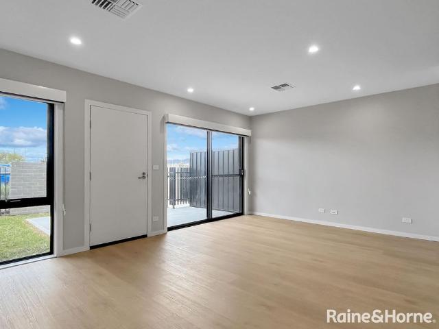 Townhouse for rent in Googong, New South Wales