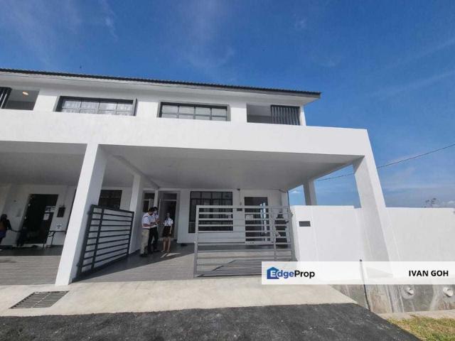House for sale in Malaka