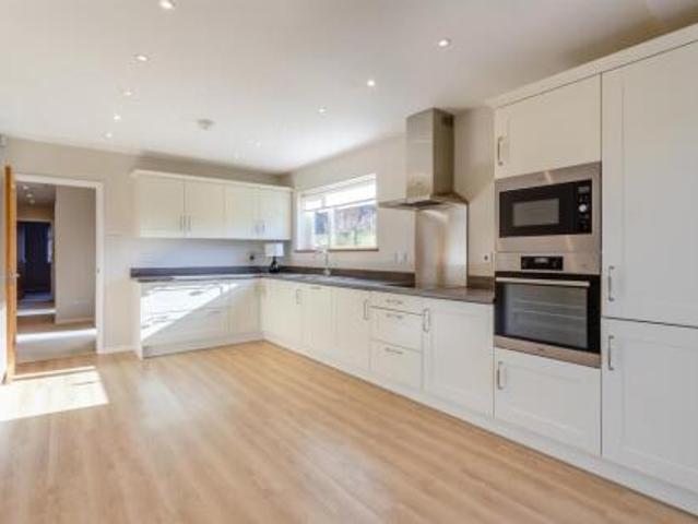 Room for rent in Luddington, Luddington in the Brook