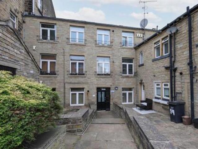 Room for rent in Hullenedge, Calderdale