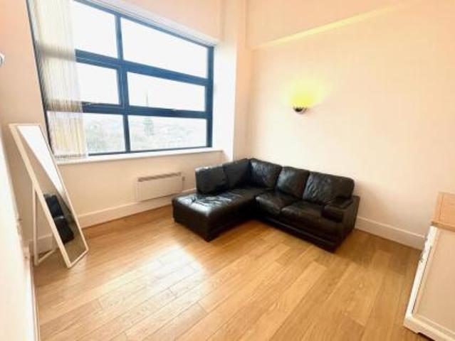 Room for rent in Holtspur, Knotty Green
