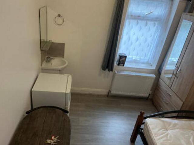 Room for rent in London Borough of Redbridge, Greater London