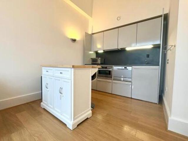 Room for rent in Holtspur, Knotty Green