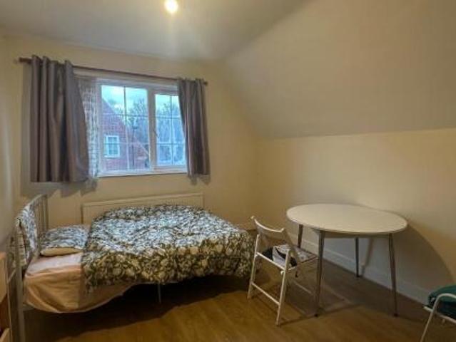 Room for rent in London Borough of Hammersmith and Fulham, Greater London