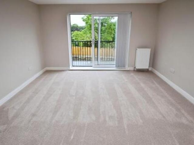 Room for rent in Nab Wood, Bradford