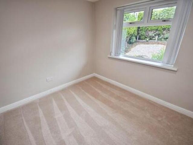 Room for rent in Nab Wood, Bradford