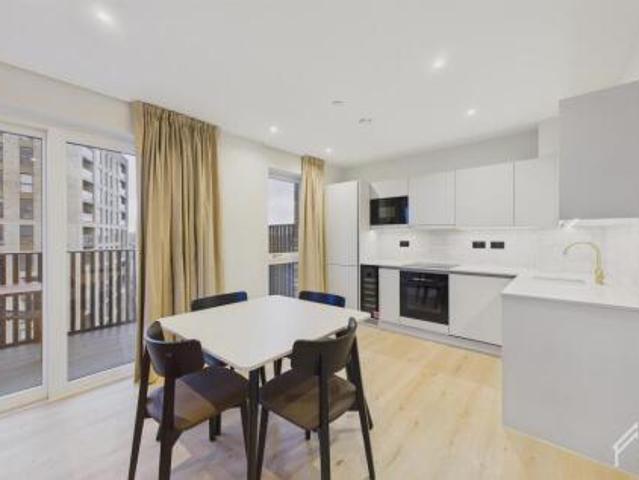 Room for rent in Beaufort Park, Greater London