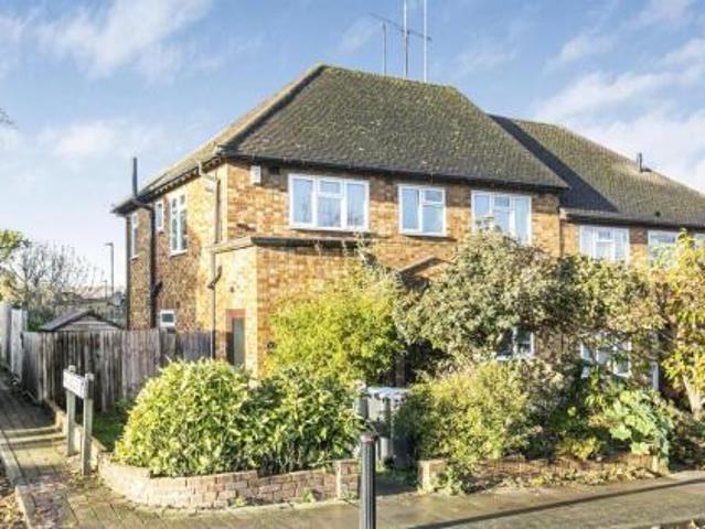 Room for rent in Oakwood, Greater London