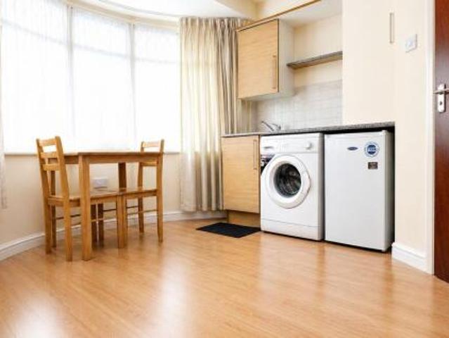 Room for rent in Lower Edmonton, Greater London