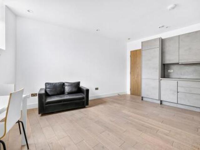 Room for rent in London Borough of Hammersmith and Fulham, Greater London