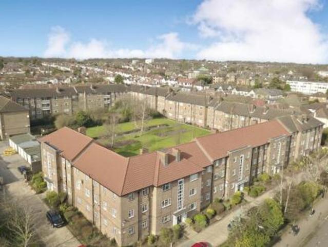 Room for rent in London Borough of Redbridge, Greater London