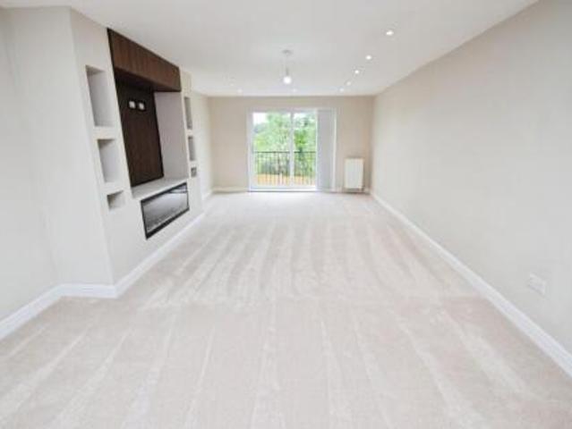 Room for rent in Nab Wood, Bradford