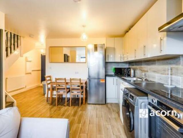Room for rent in Bermondsey Village, Greater London