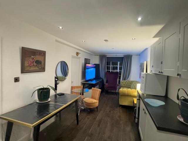 Room for rent in London Borough of Hammersmith and Fulham, Greater London