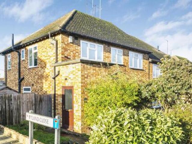 Room for rent in Oakwood, Greater London