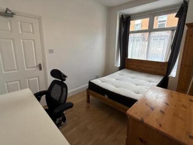 Room for rent in Park Central, Birmingham