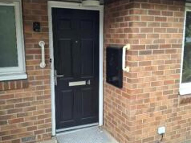 Room for rent in Thorpe-on-the-Hill, Leeds