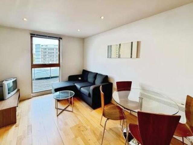 Room for rent in Steander, Leeds