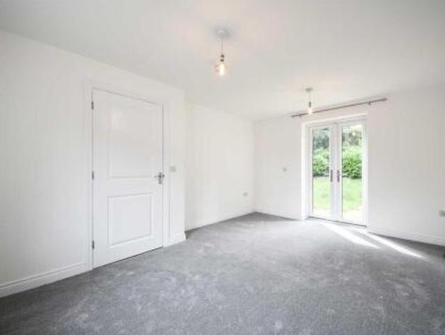 Room for rent in Burrow's Bush, Wellingborough