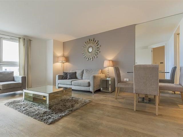 Apartment for rent in New Providence Wharf, Greater London
