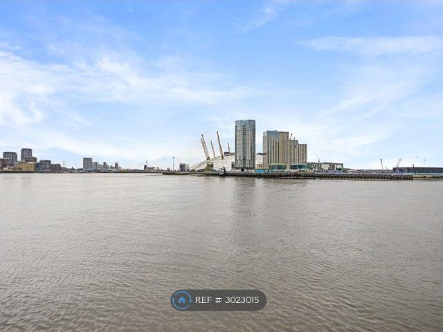 Apartment for rent in New Providence Wharf, Greater London