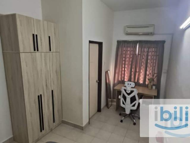 Room for rent in Petaling, Alam Impian