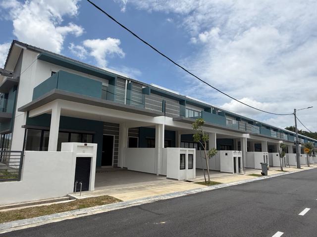 Terraced House for sale in Malaka