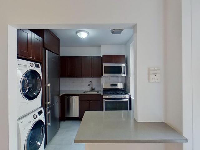 Room for rent in Arverne, New York
