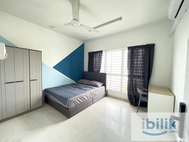Room for rent in Petaling, Alam Impian
