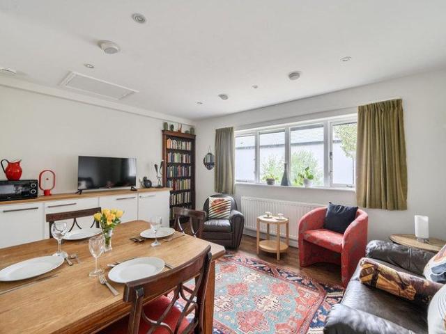 House for rent in Lower Green Esher, Blackhills