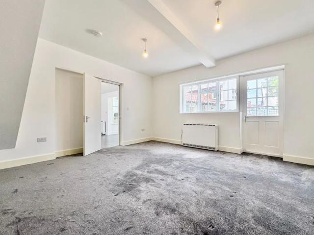 Room for rent in Kings Hill, Colliers End