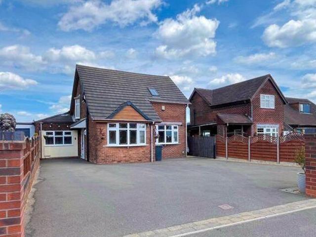 House for sale in Chase Terrace, Lichfield