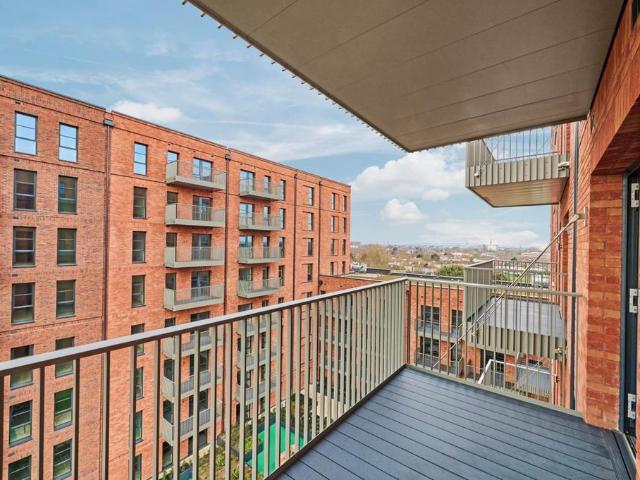 Apartment for rent in Scrattons Farm, Greater London