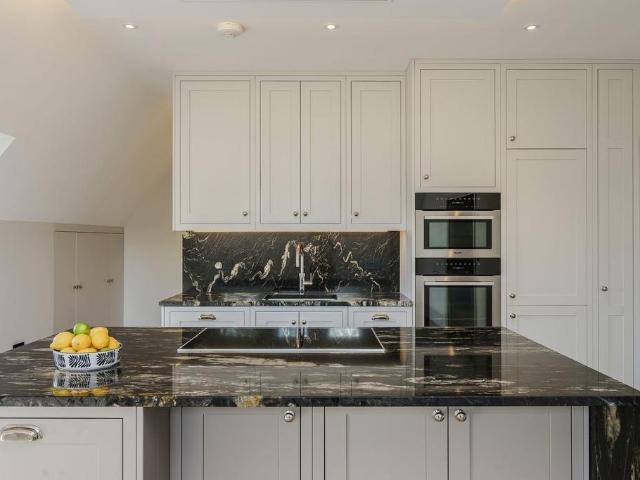 Apartment for rent in Lower Green Esher, Blackhills