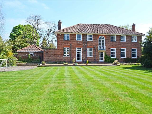 House for rent in Lower Green Esher, Blackhills