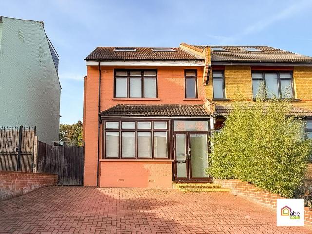House for rent in London Borough of Bexley, Greater London