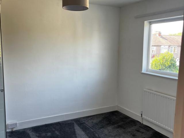 Studio for rent in Chingford Mount, Highams Park