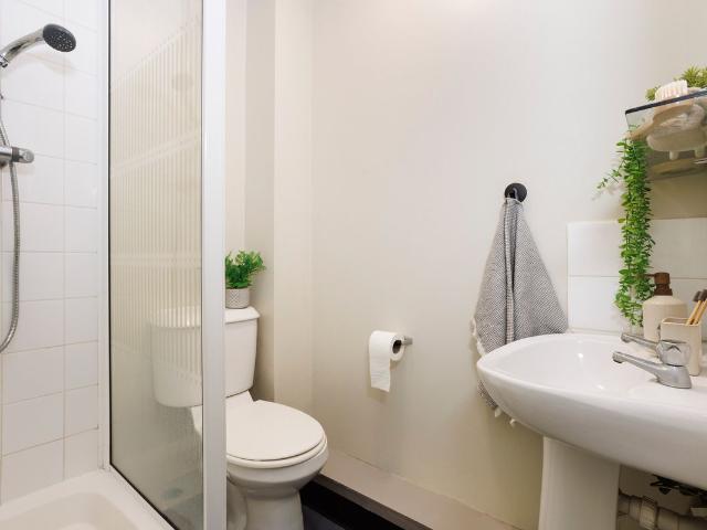 Room for rent in Haddon, East Midlands