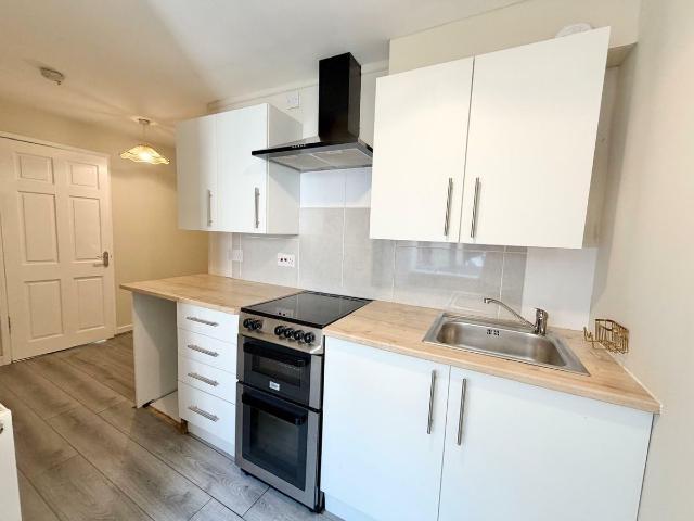 Apartment for rent in Coedffranc, Skewen