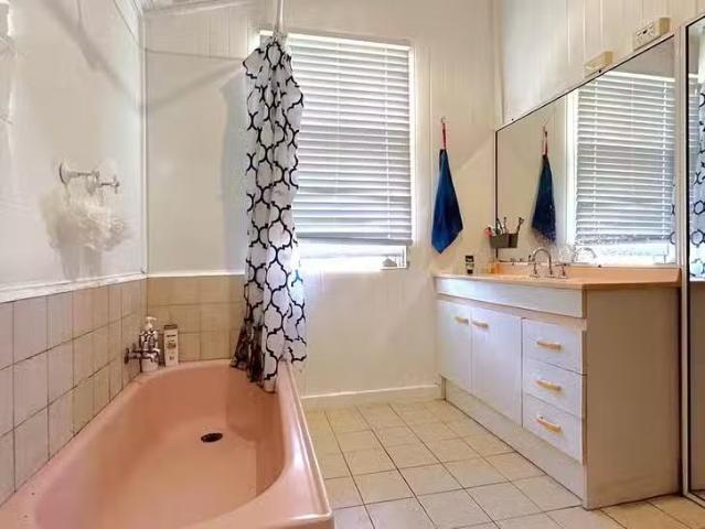 House for rent in Harlaxton, Queensland