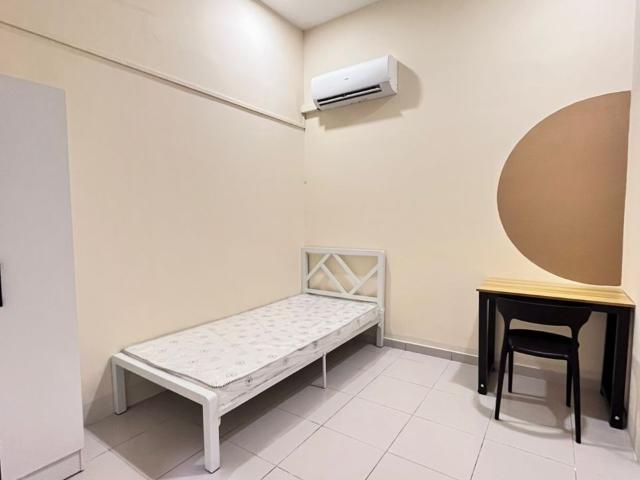 Room for rent in Petaling, Alam Impian