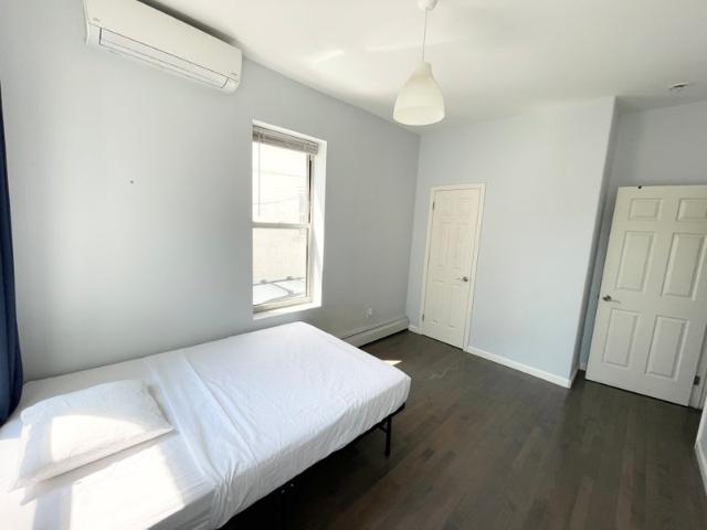 Room for rent in Arverne, New York