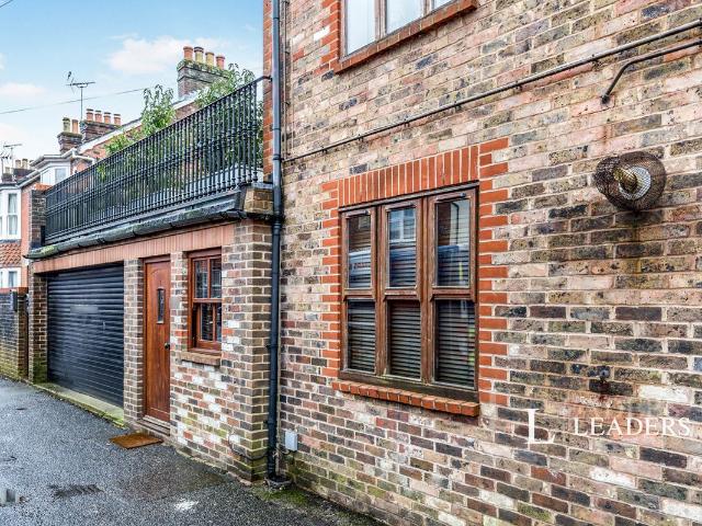 Apartment for rent in Roffey, Horsham