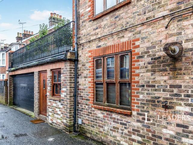 House for rent in New Town, Horsham