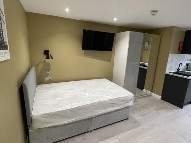 Studio for rent in St Ann's, Haddon