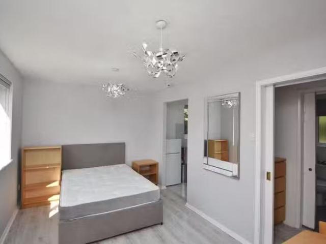 House for rent in Palmers Green, Greater London