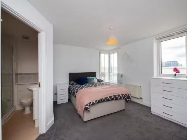 House for rent in Virginia Quay, Blackwall
